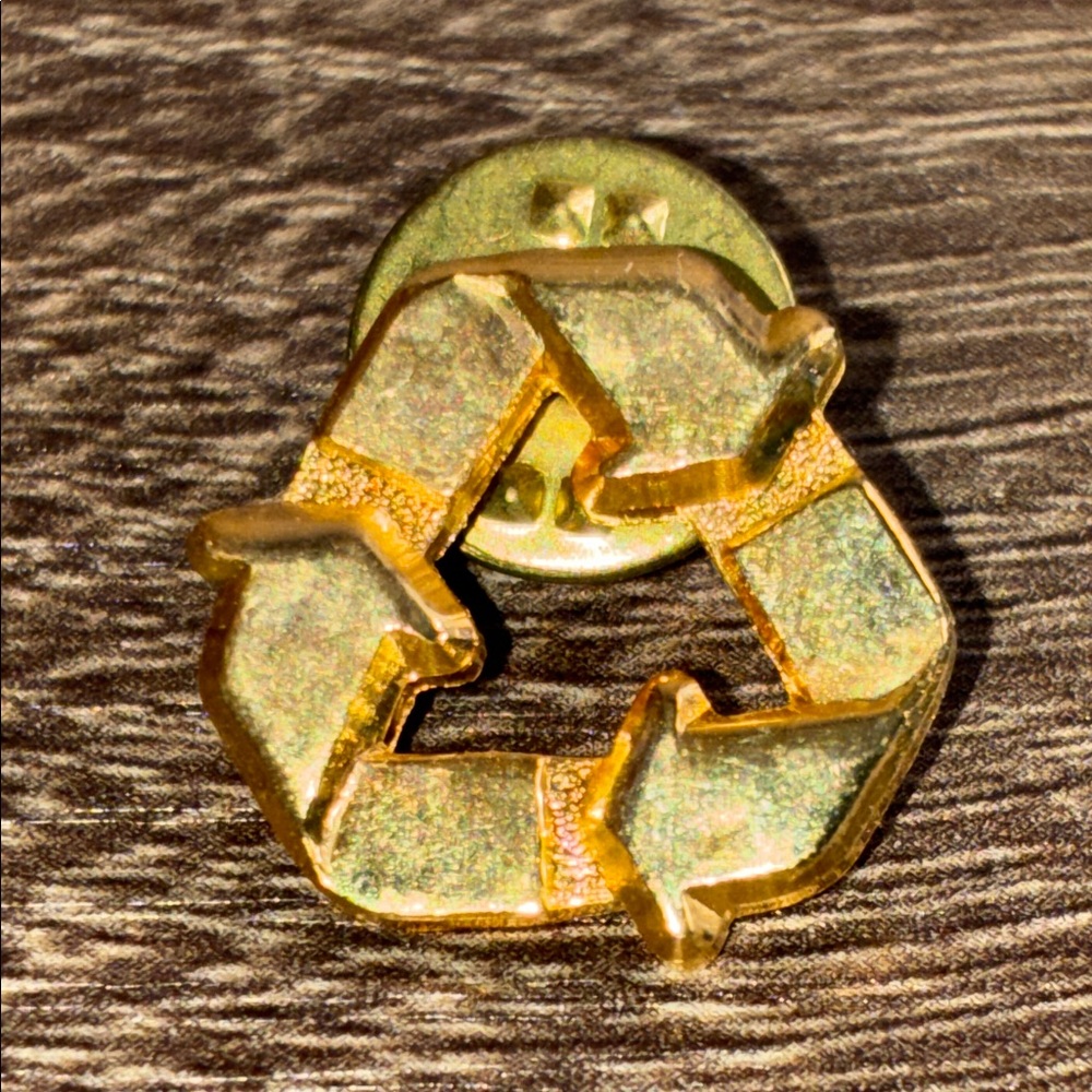 Gold Recycling Symbol Pin